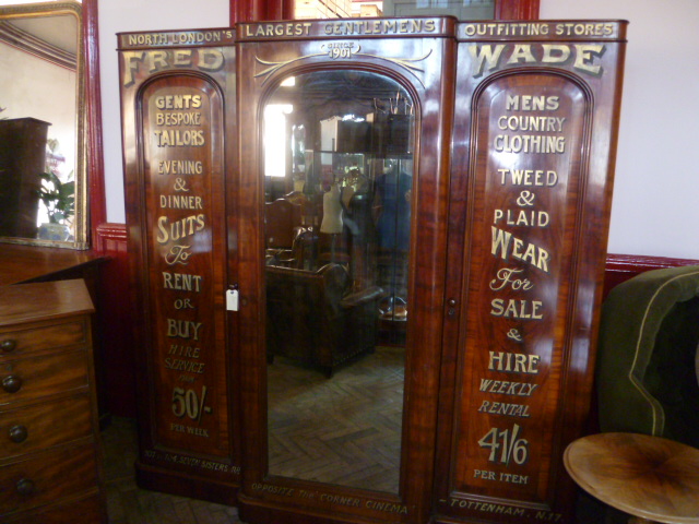 DECORATIVE VICTORIAN GENTLEMANS COMPACTUM