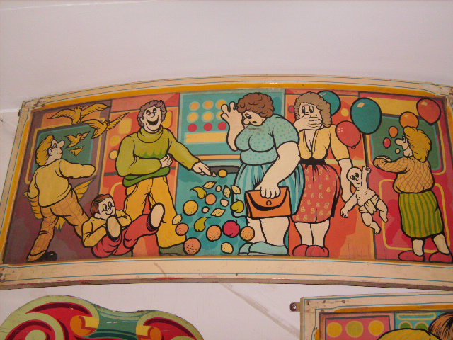 DECORATIVE 1960S /70S HAND PAINTED FAIRGROUND ROUNDING  BOARD