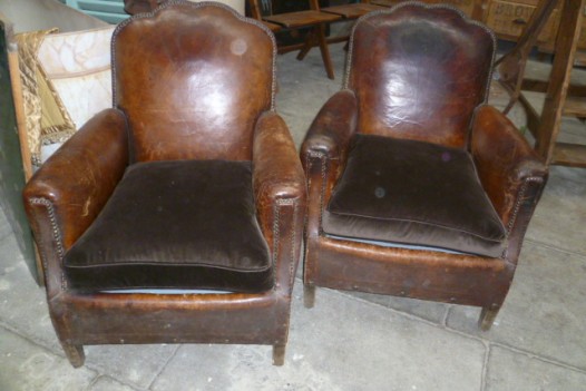 GOOD PAIR OF 1930S FRENCH LEATHER CLUB CHAIRS