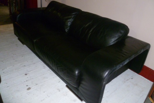 LARGE RETRO BLACK LEATHER SOFA