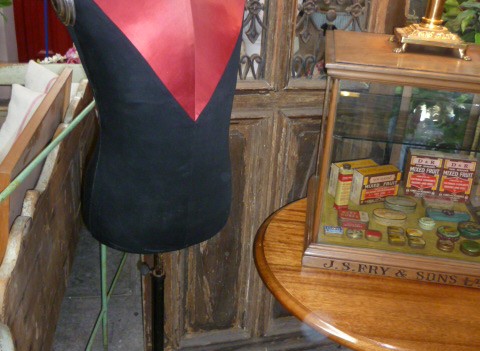VINTAGE MALE MANNEQUIN (RED FRONT)