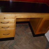 VINTAGE PEDESTAL DESK