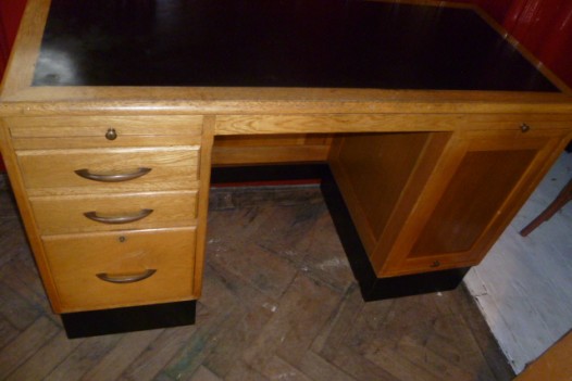 VINTAGE PEDESTAL DESK