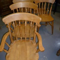 SIX COUNTRY KITCHEN  CHAIRS (TWO CARVERS )