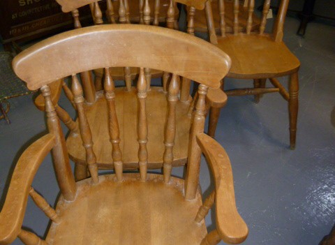 SIX COUNTRY KITCHEN  CHAIRS (TWO CARVERS )