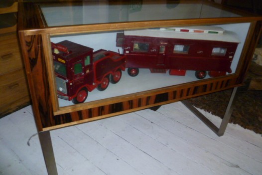 UNUSUAL 1960S SHOP DISPLAY COUNTER (RARE MODEL )