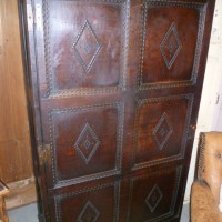 EARLY ANTIQUE CARVED OAK WARDROBE