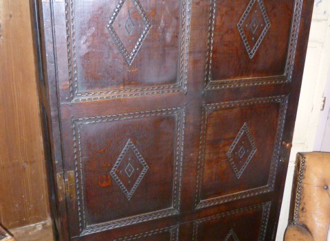 EARLY ANTIQUE CARVED OAK WARDROBE