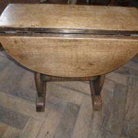 IPSWITCH OAK SWIVEL TOP COFFEE TABLE