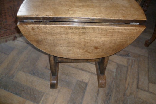 IPSWITCH OAK SWIVEL TOP COFFEE TABLE