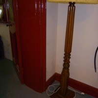 VICTORIAN MAHOGANY STANDARD LAMP
