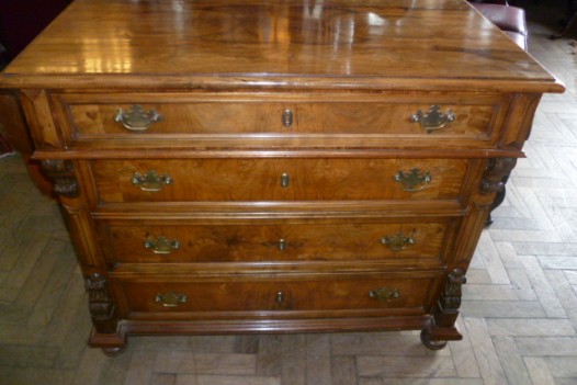 ANTIQUE FRENCH WALNUT CHEST OF DRAWERS