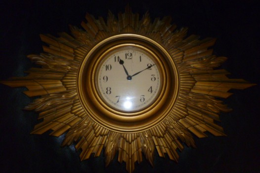VINTAGE STARBURST CLOCK