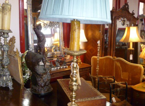 DECORATIVE BRASS ALTER LAMP