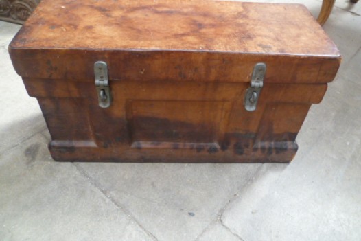 1st world war leather trunk /make a good coffee table (stamped 1918 g.bussey & co ltd  )