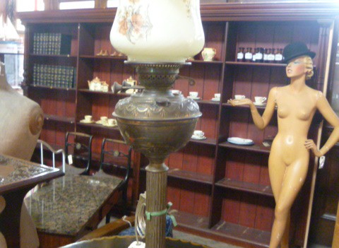 VICTORIAN BRASS OIL LAMP (CONVERTED TO ELECTRIC LIGHT )