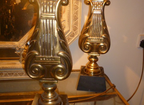 PAIR OF DECORATIVE BRASS TABLE LAMPS