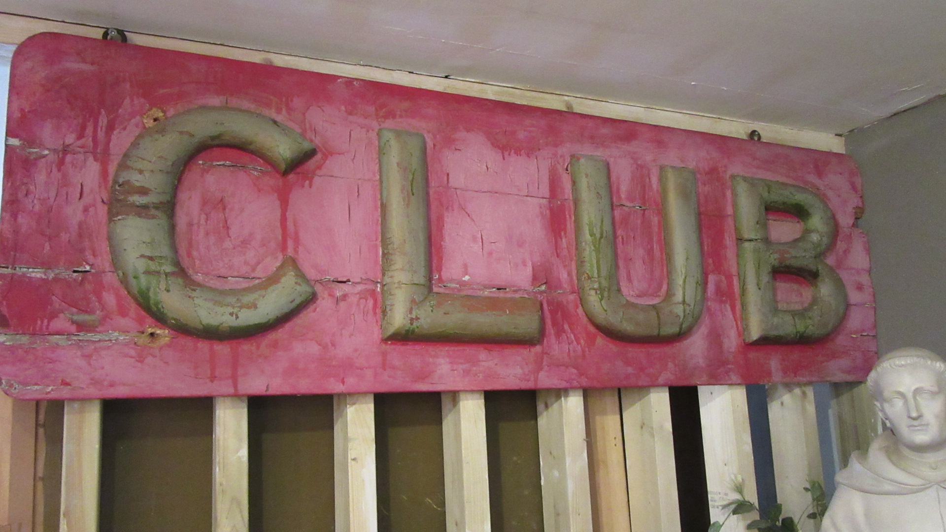 DECORATIVE WOODEN CLUB SIGN