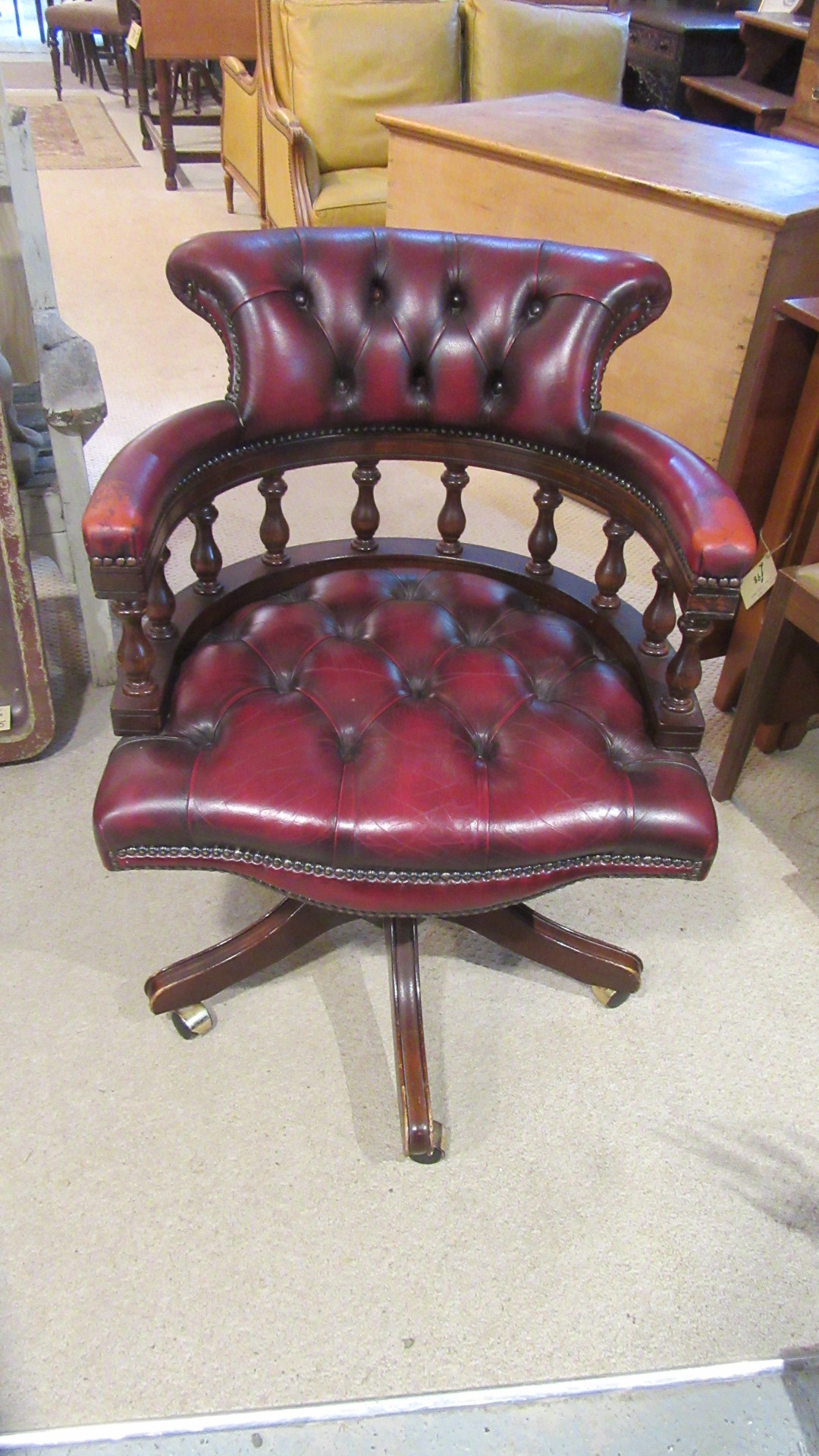 VINTAGE DEEP BUTTONED LEATHER CAPTAINS SWIVEL CHAIR