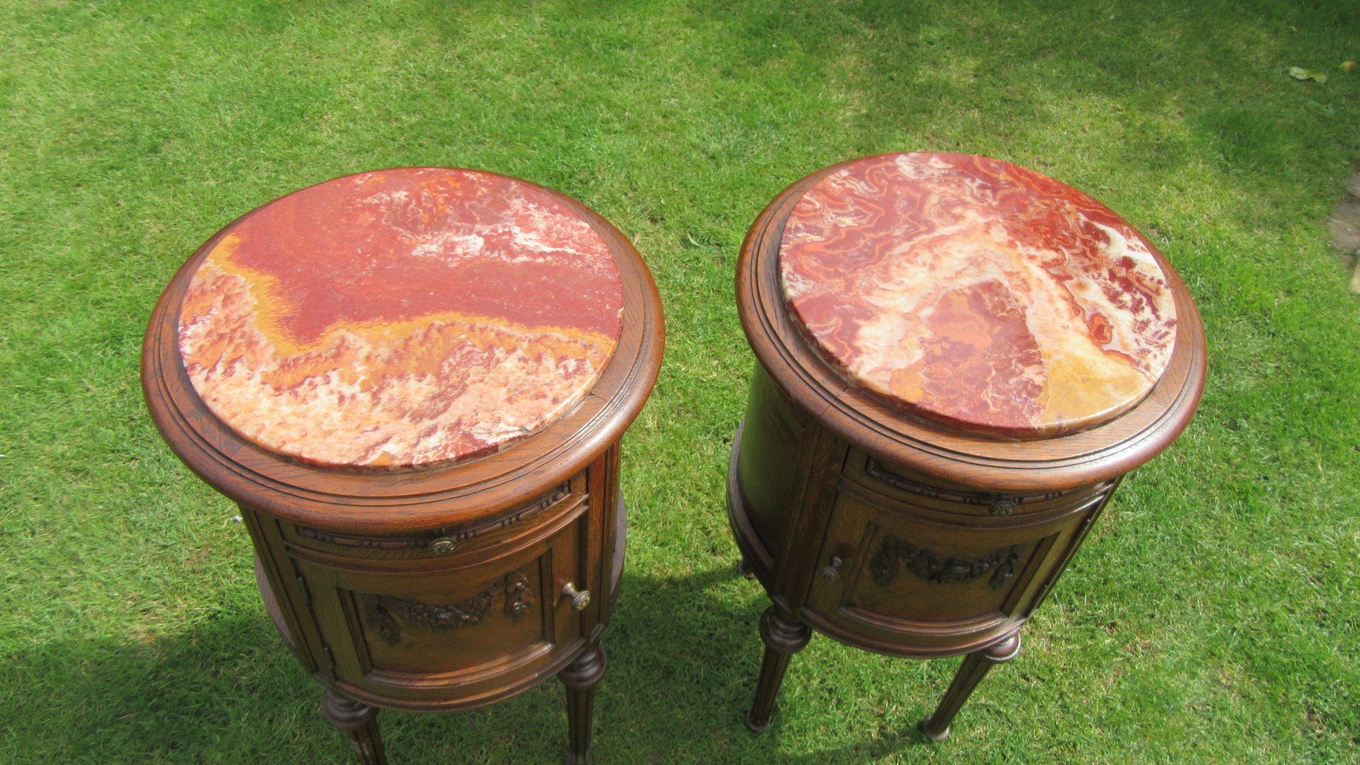 PAIR OF GOOD QUALITY ANTIQUE FRENCH OAK PARQUETRY BED SIDE CABINETS
