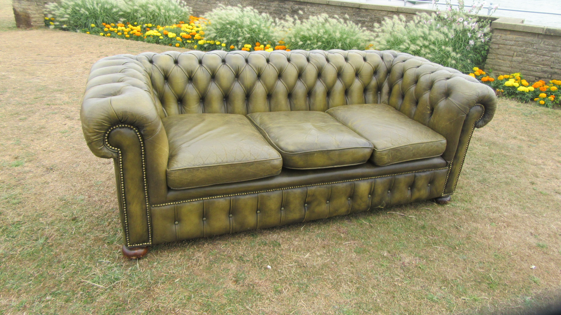 VINTAGE DEEP BUTTONED LEATHER CHESTERFIELD