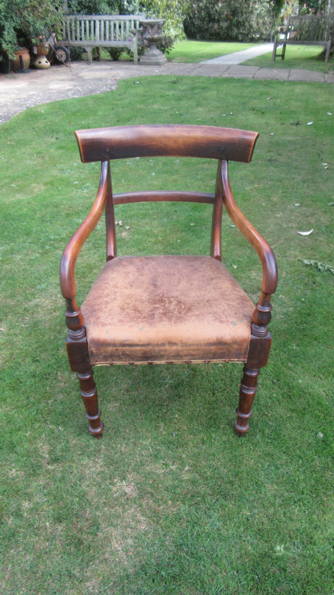 ANTIQUE GEORGIAN MAHOGANY CHAIR