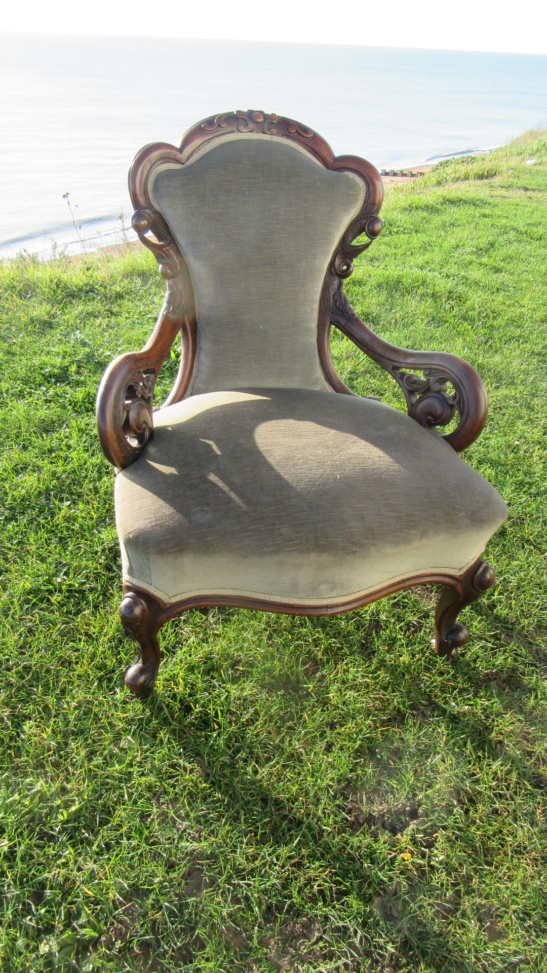 ANTIQUE VICTORIAN MAHOGANY OPEN ARMCHAIR