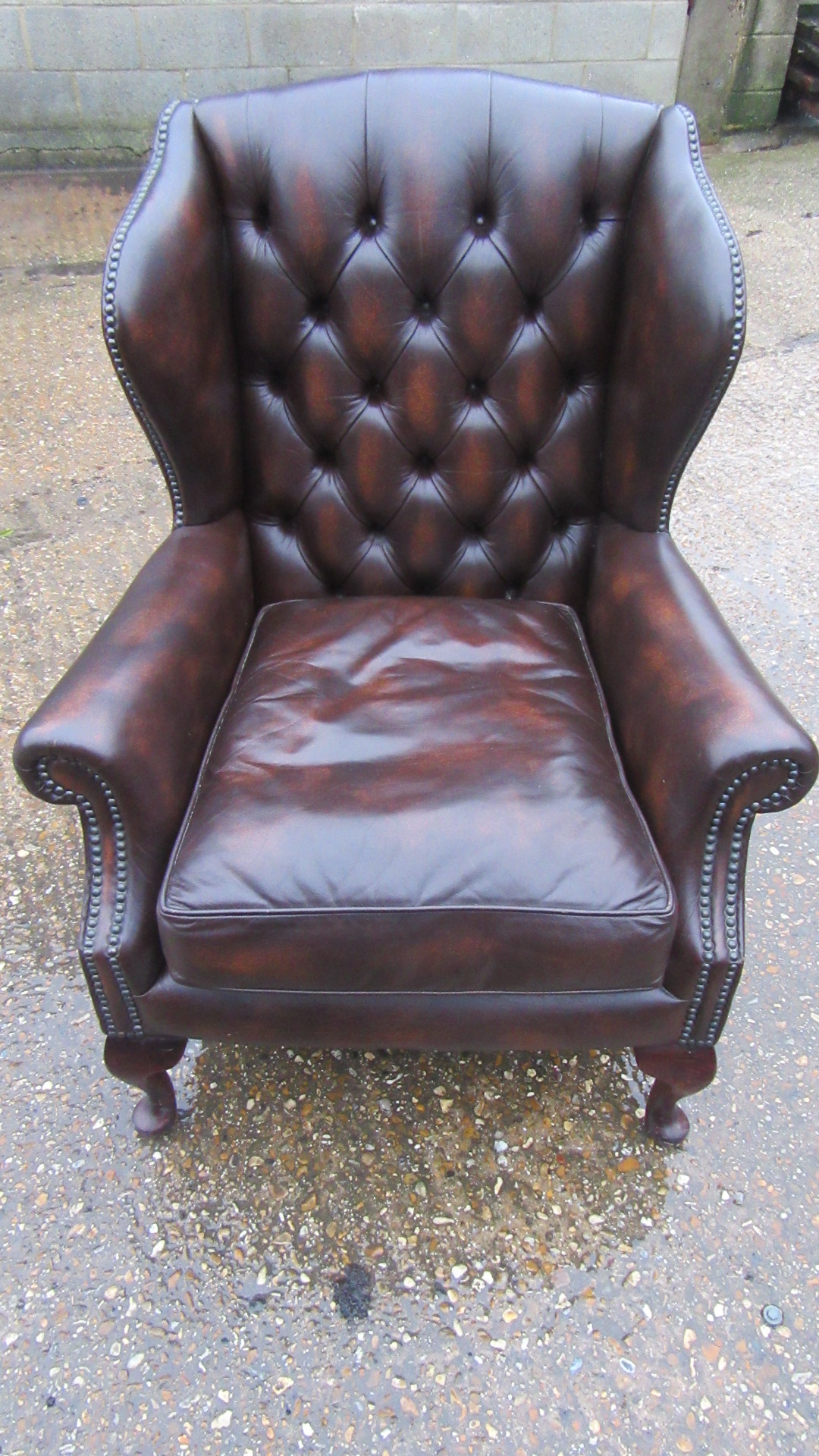 Small queen sales anne chair