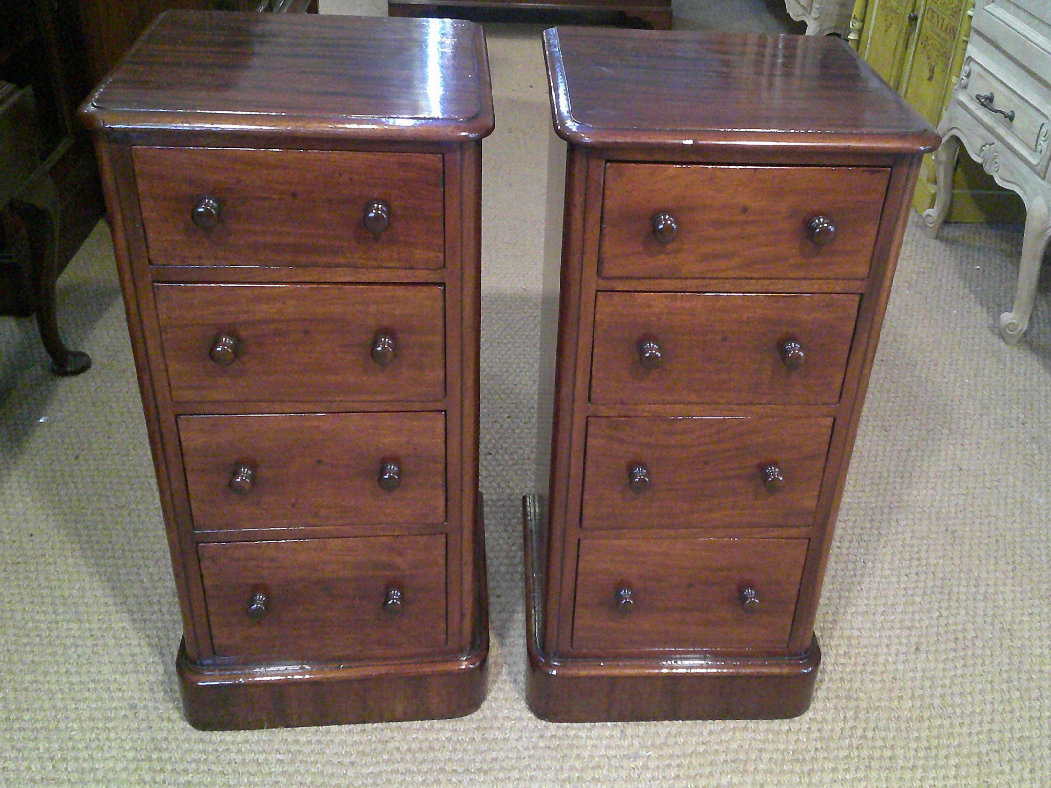 PAIR OF ANTIQUE VICTORIAN MAHOGANY BEDSIDE CHESTS