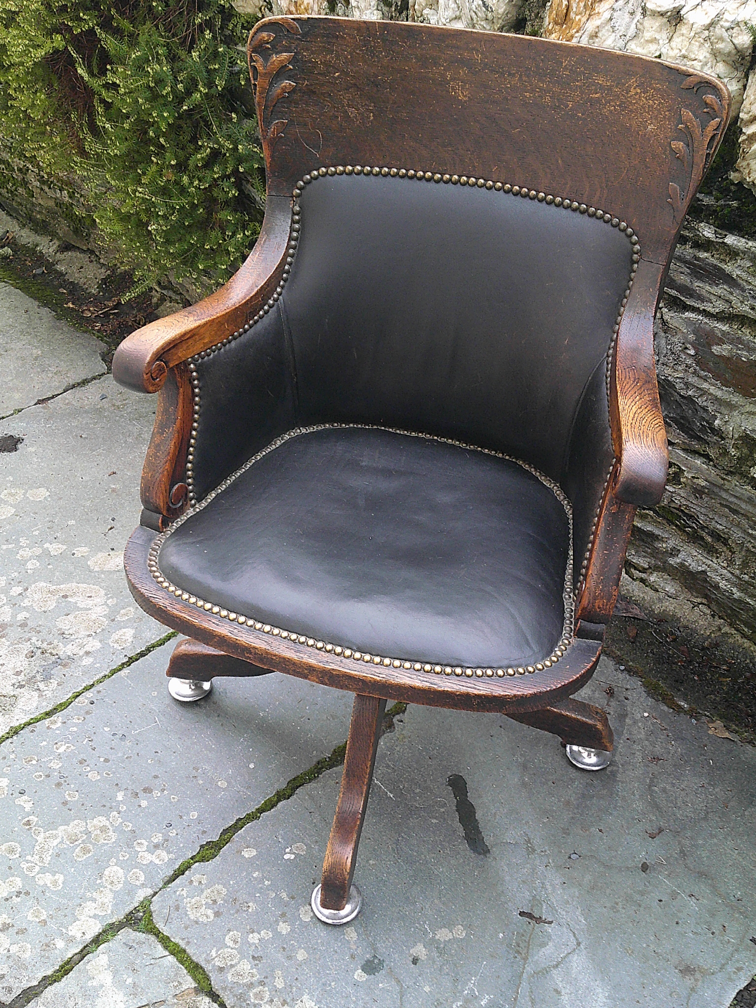 ANTIQUE EDWARDIAN OAK OFFICE SWIVEL CHAIR WITH STUDDED LEATHER SEAT