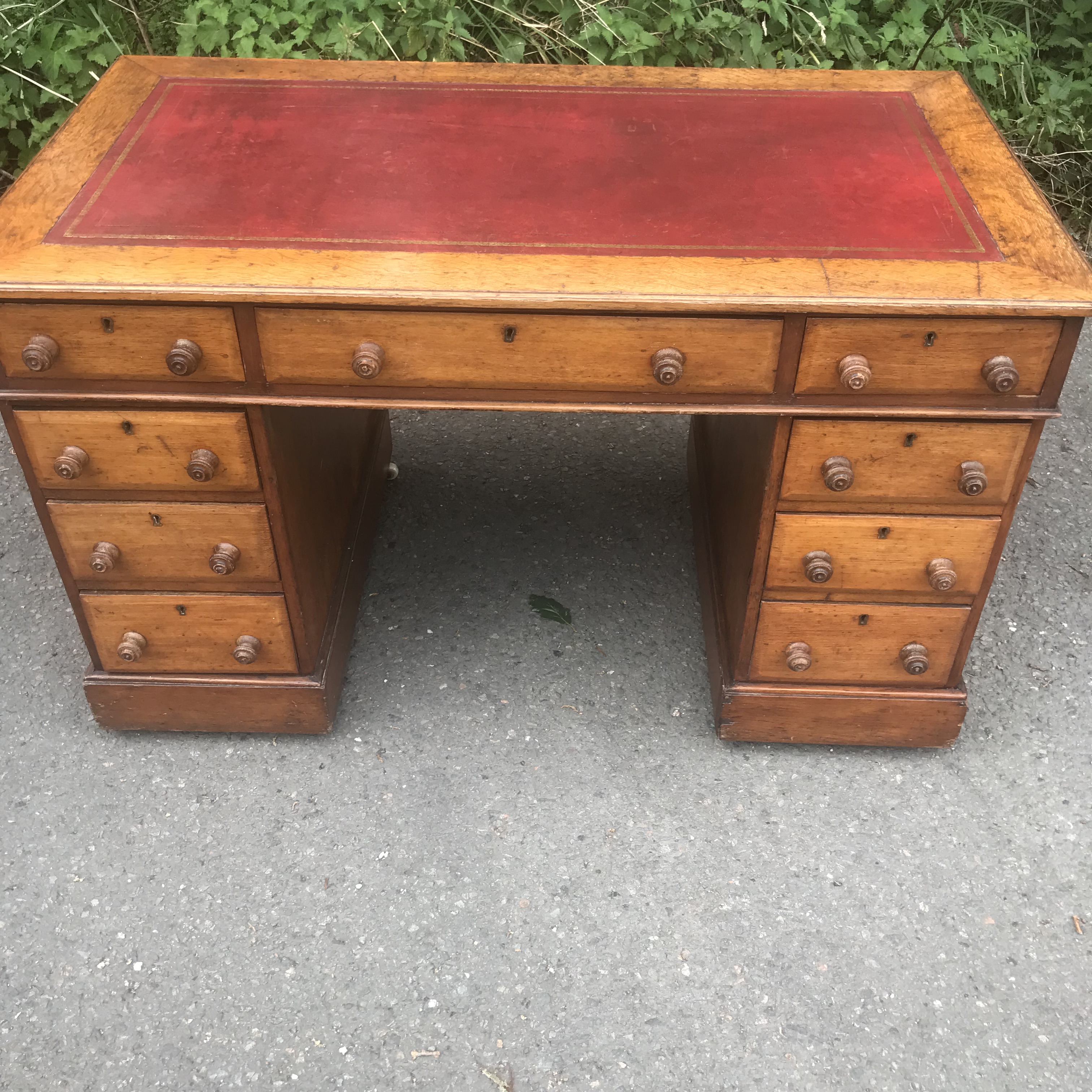 ANTIQUE VICTORIAN OAK PEDESTAL WRITING DESK