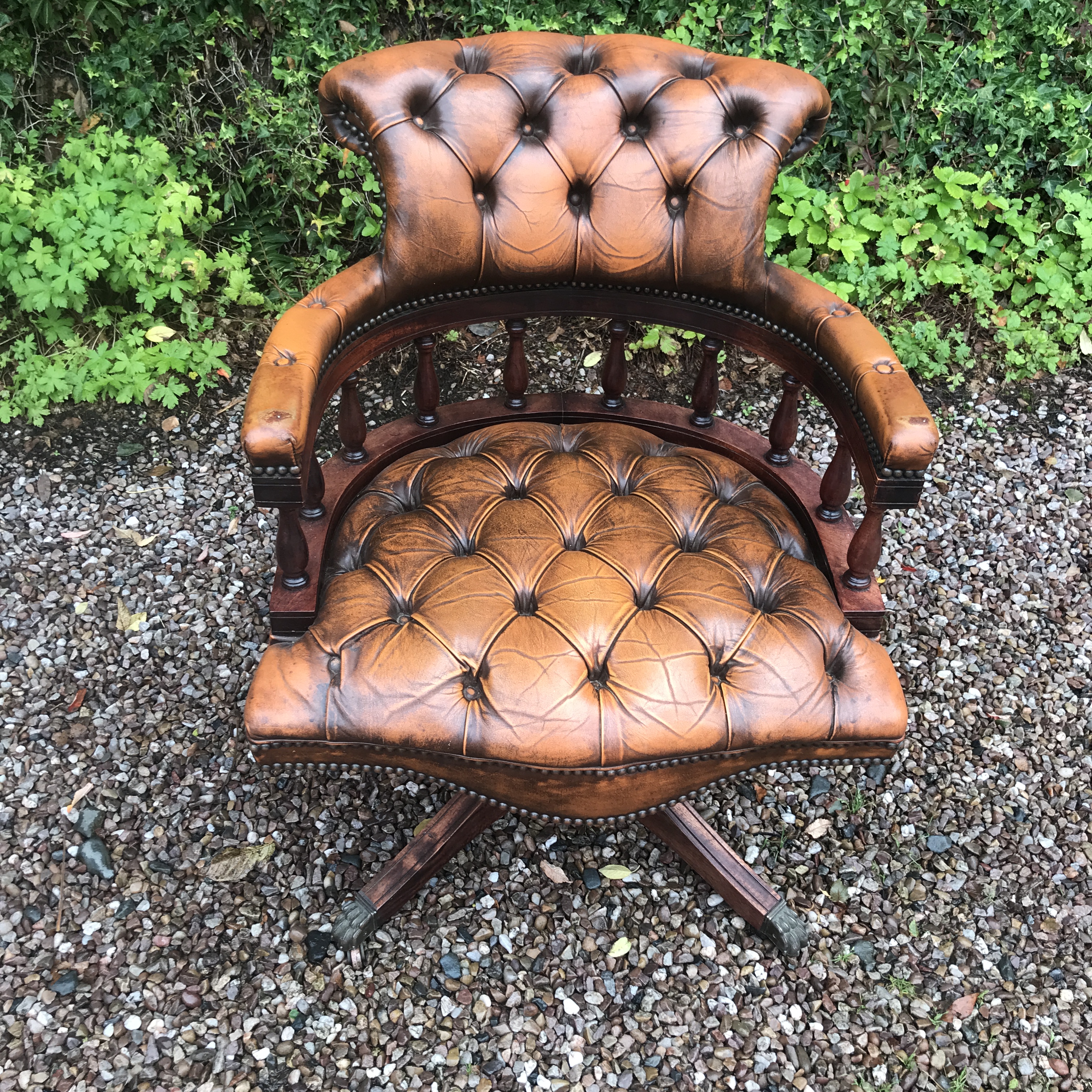 GOOD QUALITY DEEP BUTTONED LEATHER CAPTAINS CHAIR