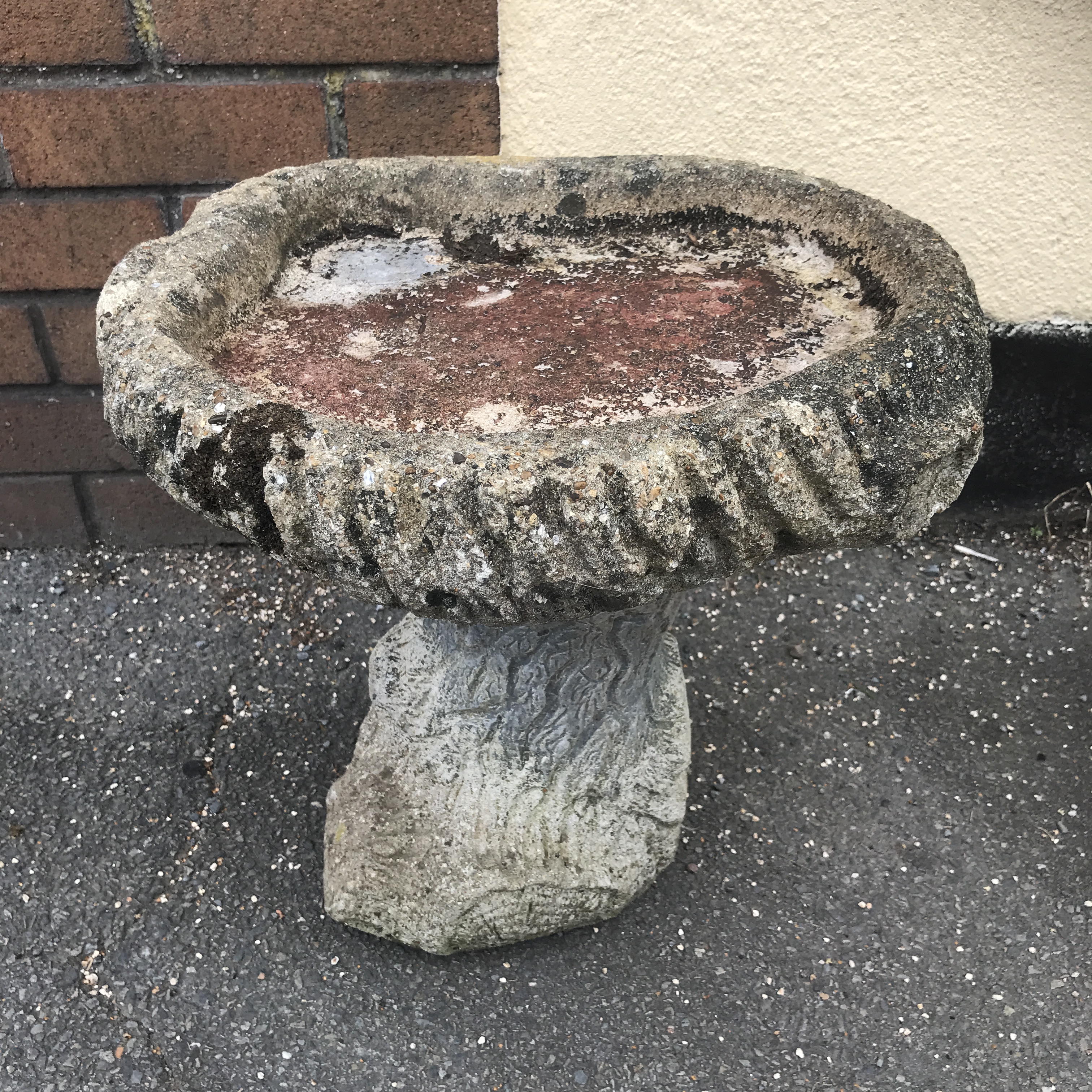 VINTAGE WEATHRED CONCRETE FAUX WOOD BIRDBATH