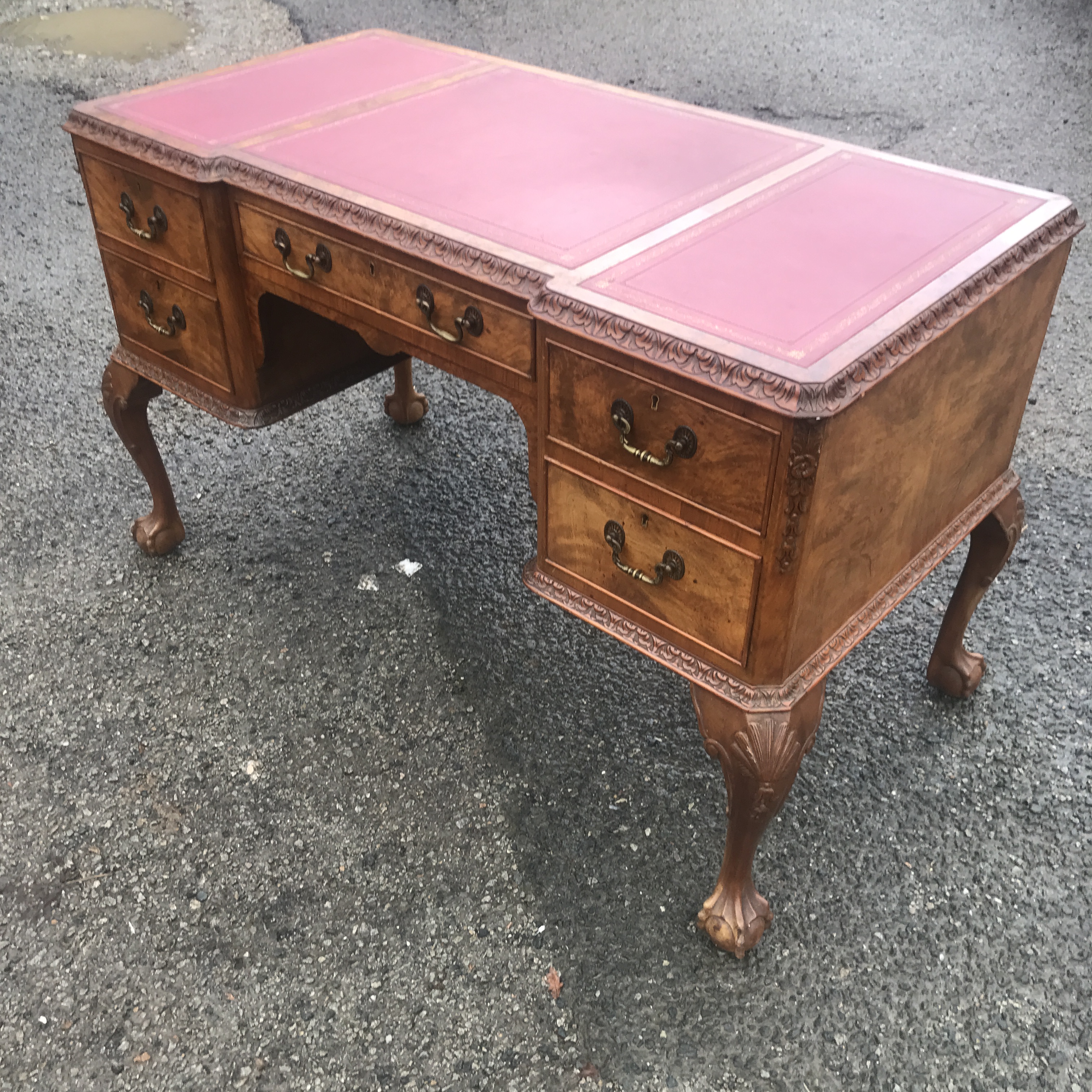 ANTIQUE WALNUT KNEE HOLE WRITING DESK