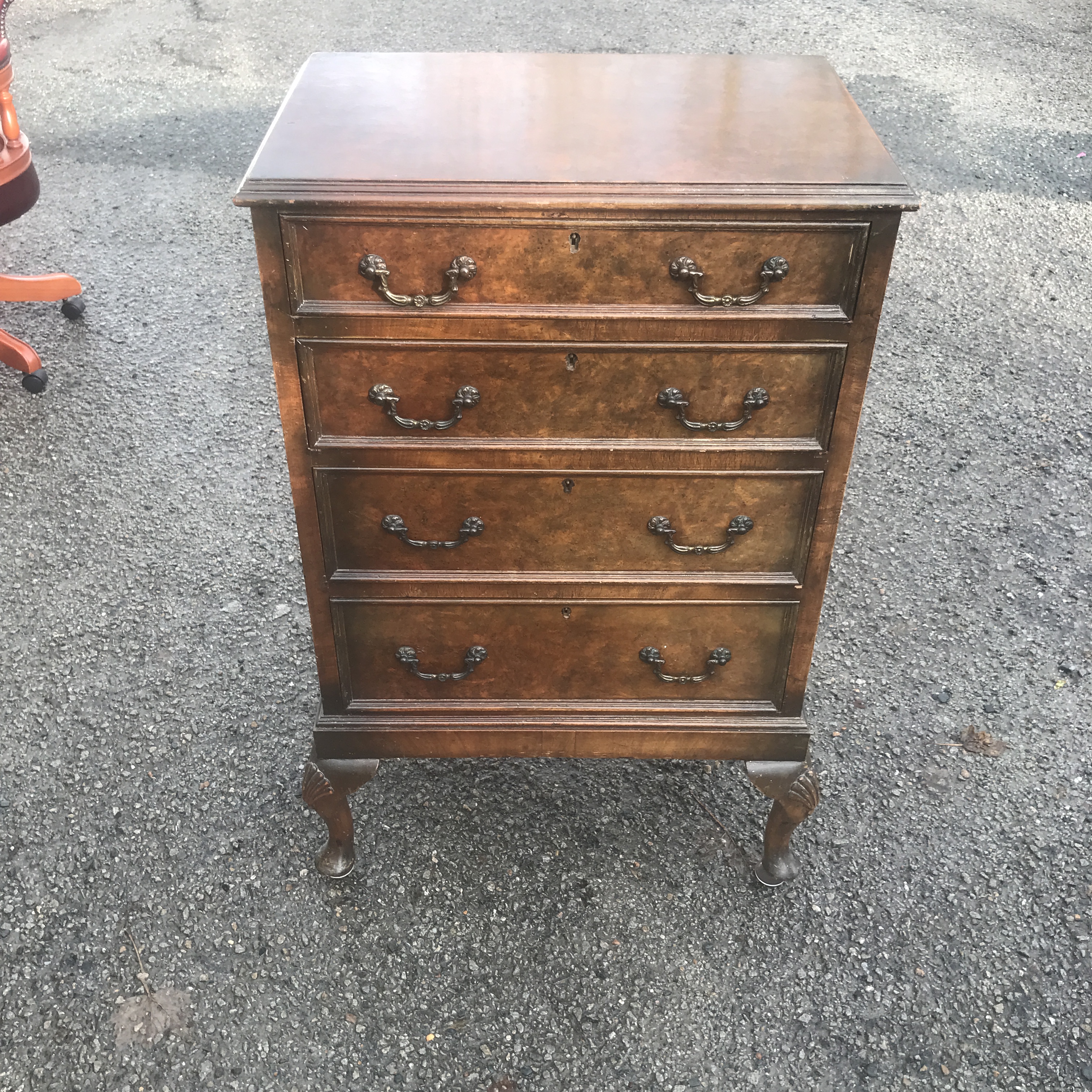 ANTIQUE WALNUT CHEST OF DRAWERS