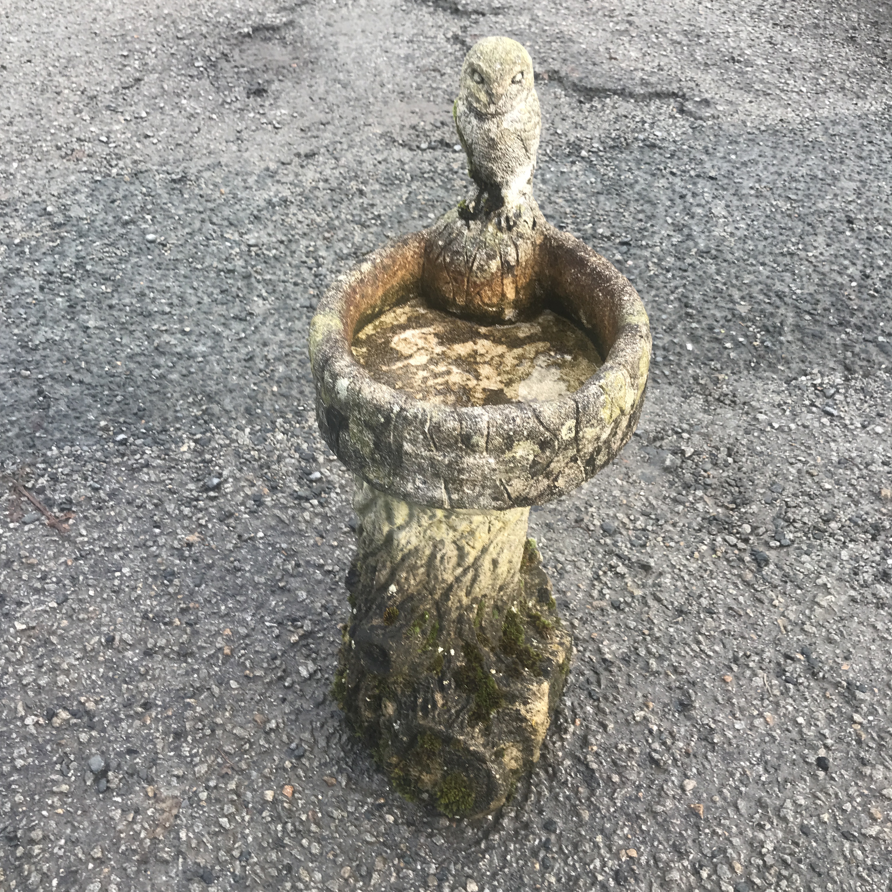 DECORATIVE WEATHERED GARDEN BIRD BATH