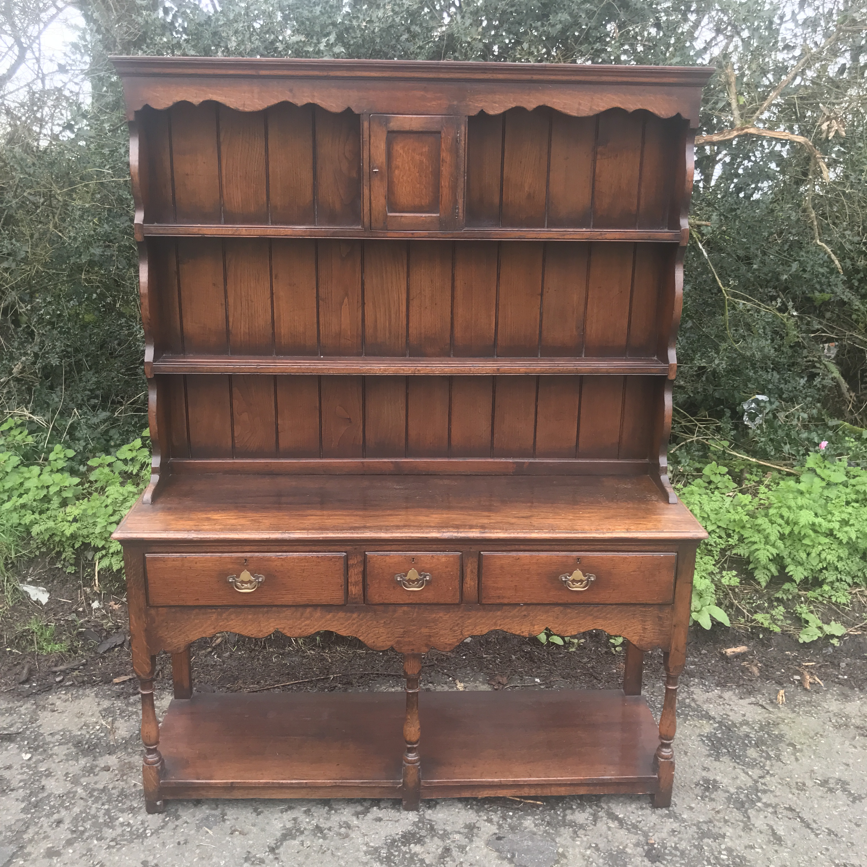 TITCHMARSH & GOODWIN IPSWITCH COUNTRY OAK DRESSER