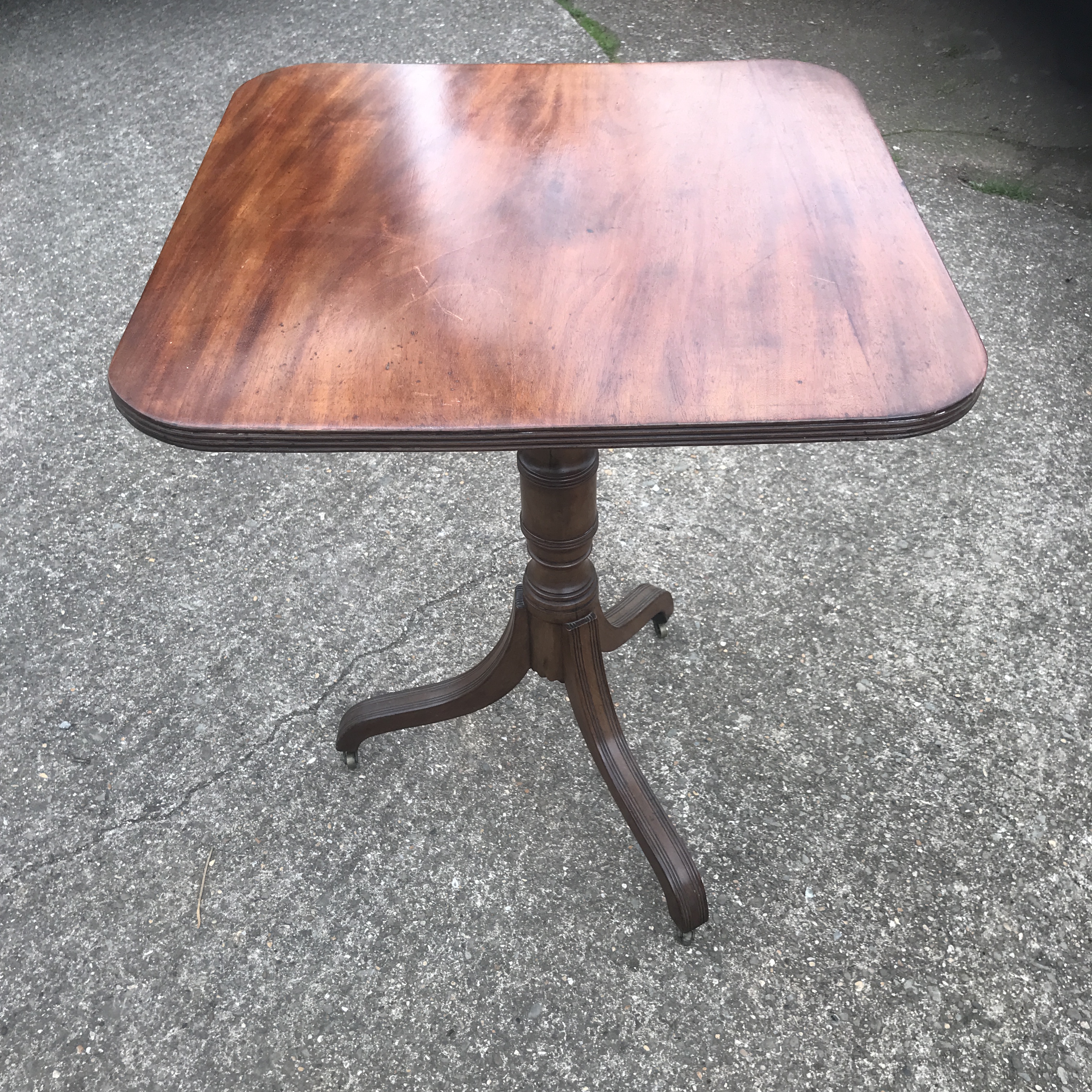 ANTIQUE rEGENCY MAHOGANY TILT TOP WINE TABLE